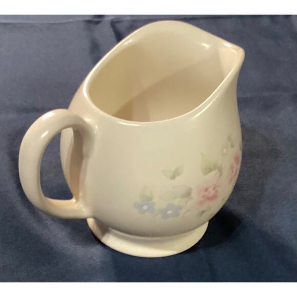 Vintage Pfaltzgraff Tea Rose Creamer 5” Tall Pitcher Stoneware - Picture 7 of 10
